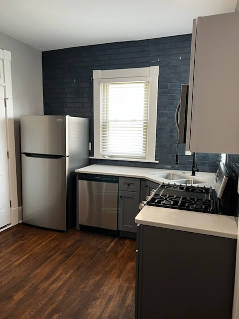 382 Wyandotte Ave - Photo 4 of 25