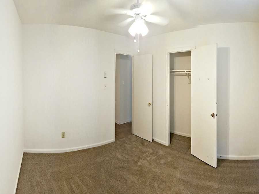 1324 West 40th Street - Photo 6 of 9