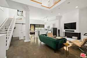 featured image of 815 Hampton Dr #6