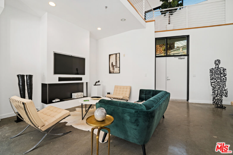 815 Hampton Dr #6 - Photo 2 of 30