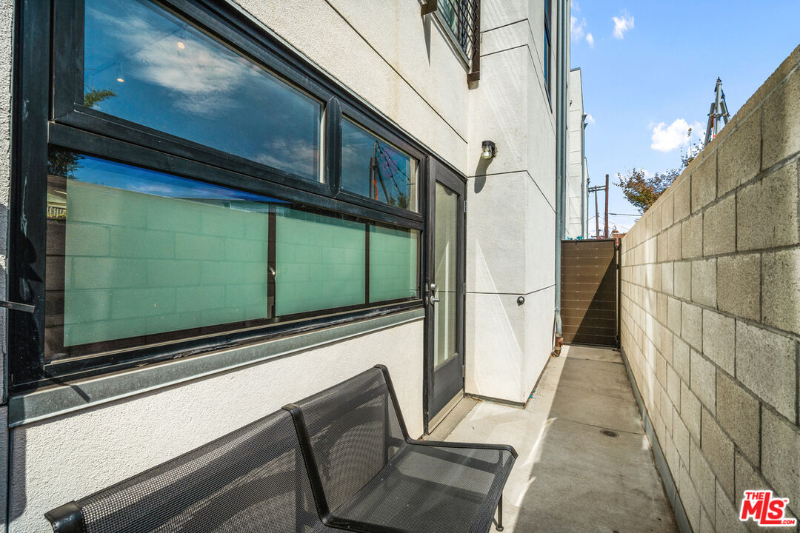 815 Hampton Dr #6 - Photo 7 of 30