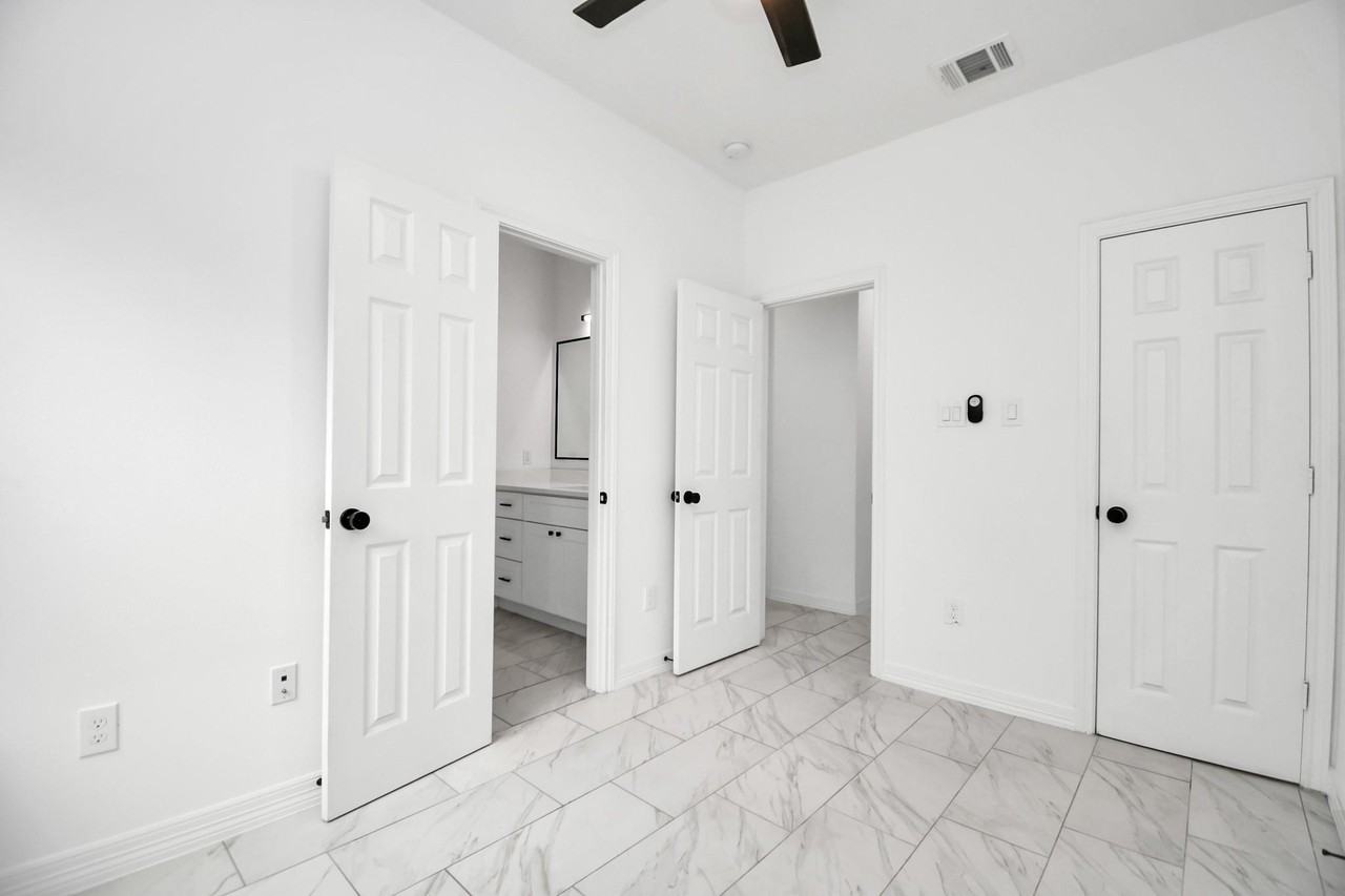 9003 Grand Prairie Drive - Photo 4 of 10