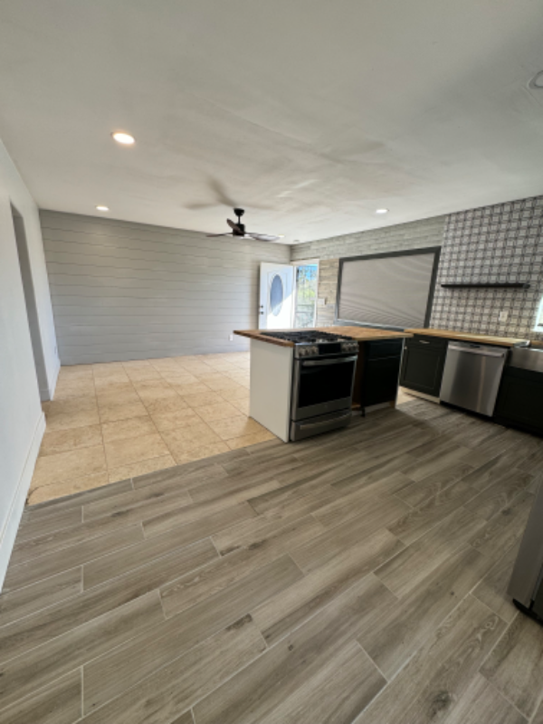 317N E Mission Rd #317 - Photo 3 of 10