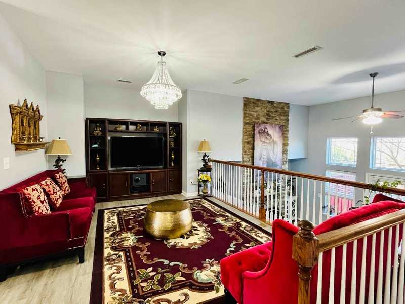 876 Queen City Cres - Photo 4 of 21