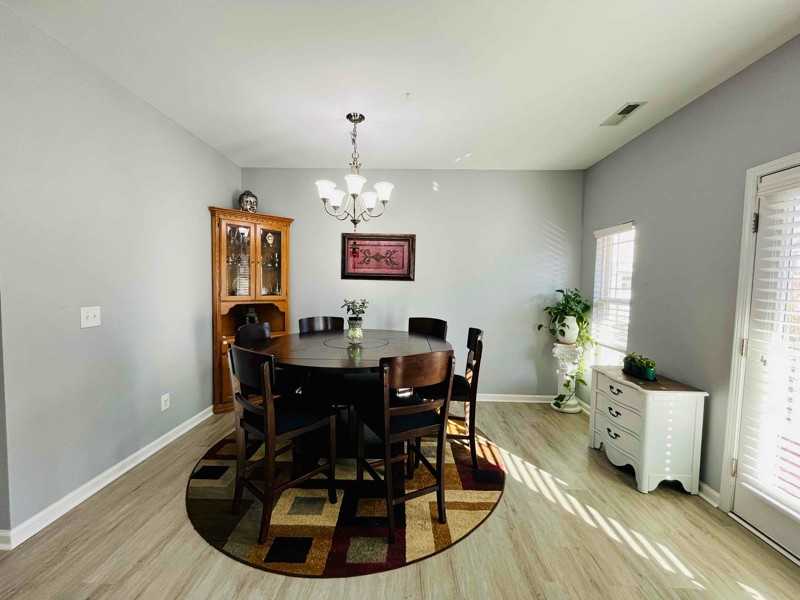 876 Queen City Cres - Photo 6 of 21