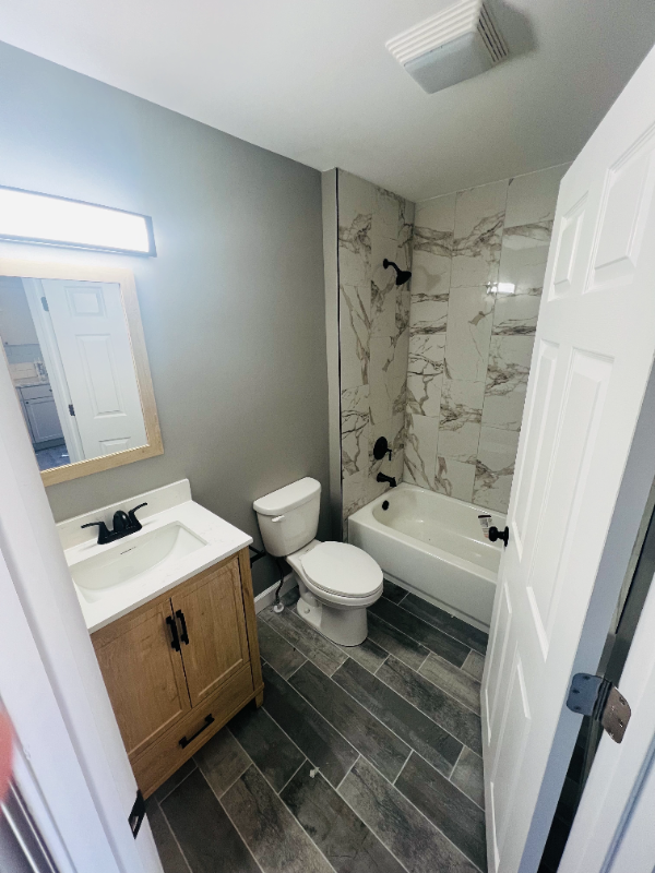 820 High St N #B - Photo 2 of 7