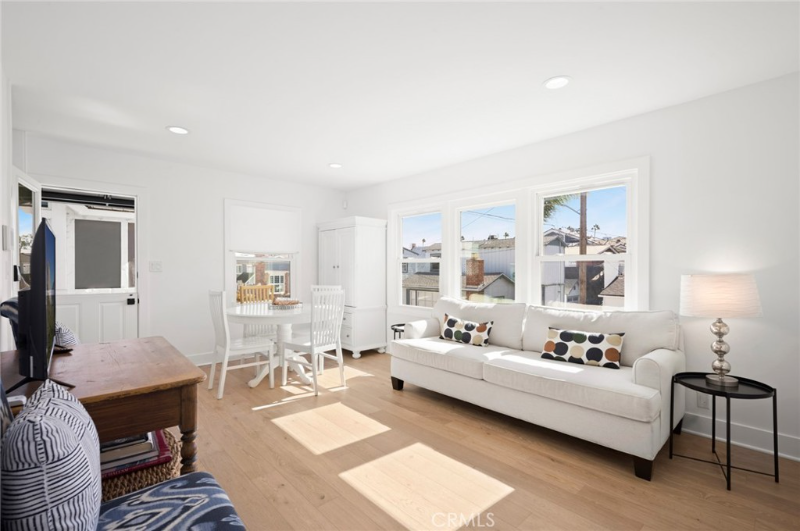 300 1/2 Coral Ave #1-2 - Photo 3 of 8