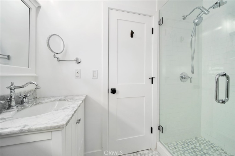 300 1/2 Coral Ave #1-2 - Photo 4 of 8