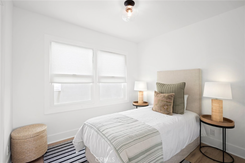 300 1/2 Coral Ave #1-2 - Photo 5 of 8