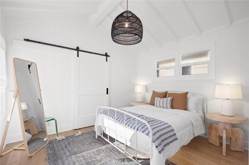 300 1/2 Coral Ave #1-2 - Photo 6 of 8