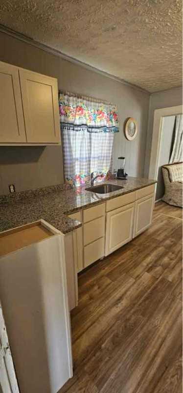 2100 Berry St - Photo 5 of 12