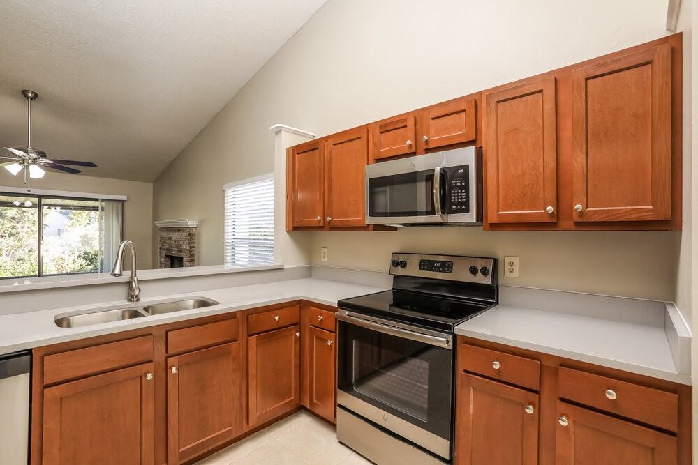 806 E Charing Cross Cir - Photo 5 of 16