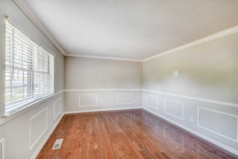 1760 Sonia Dr - Photo 5 of 25