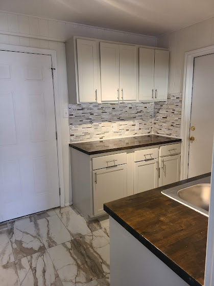 703 College St #703 - Photo 4 of 5