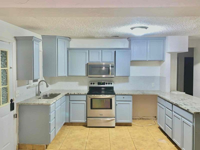 3670 Sw - Photo 2 of 7
