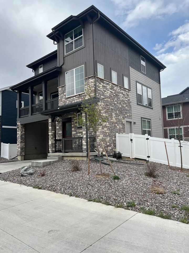 1919 S Fultondale Way - Photo 3 of 17