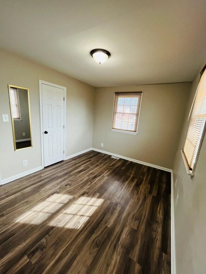 1610 Eastwood Ave - Photo 5 of 18