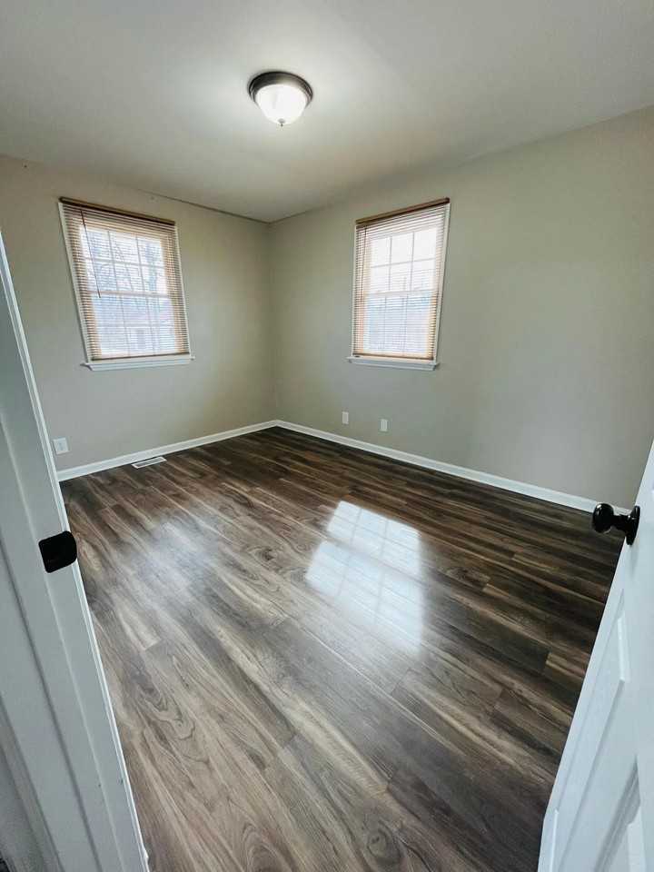 1610 Eastwood Ave - Photo 6 of 18