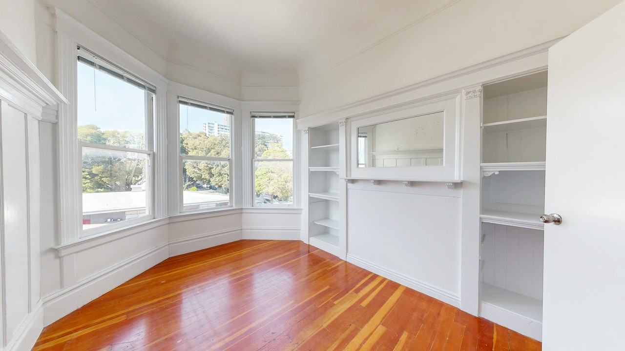 1233 Laguna St - Photo 2 of 16