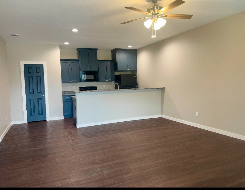 1901 E Sabine St #303 - Photo 4 of 5