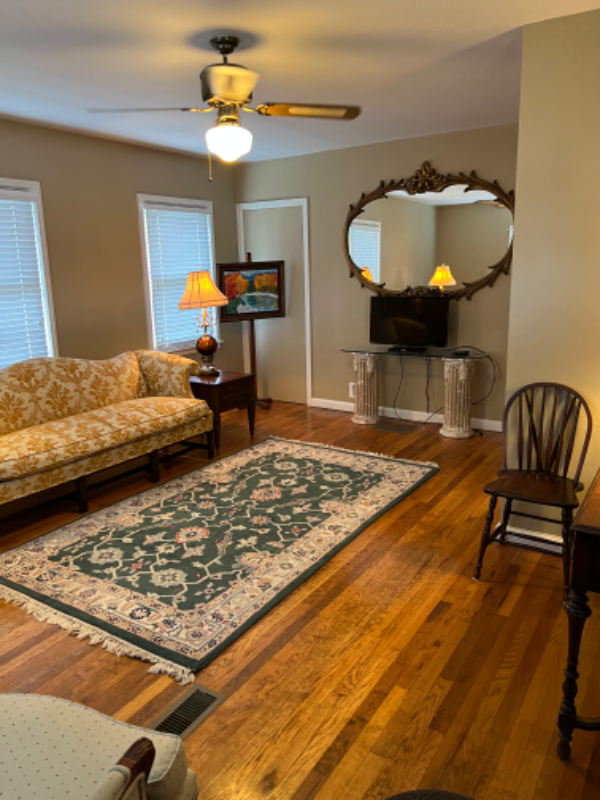 2422 Jackson Ave - Photo 4 of 11