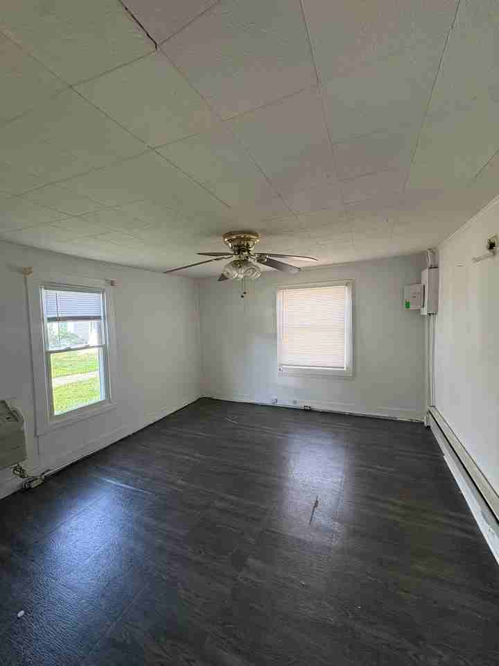 Laurel St - Photo 2 of 7