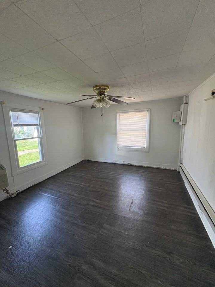 Laurel St - Photo 3 of 7