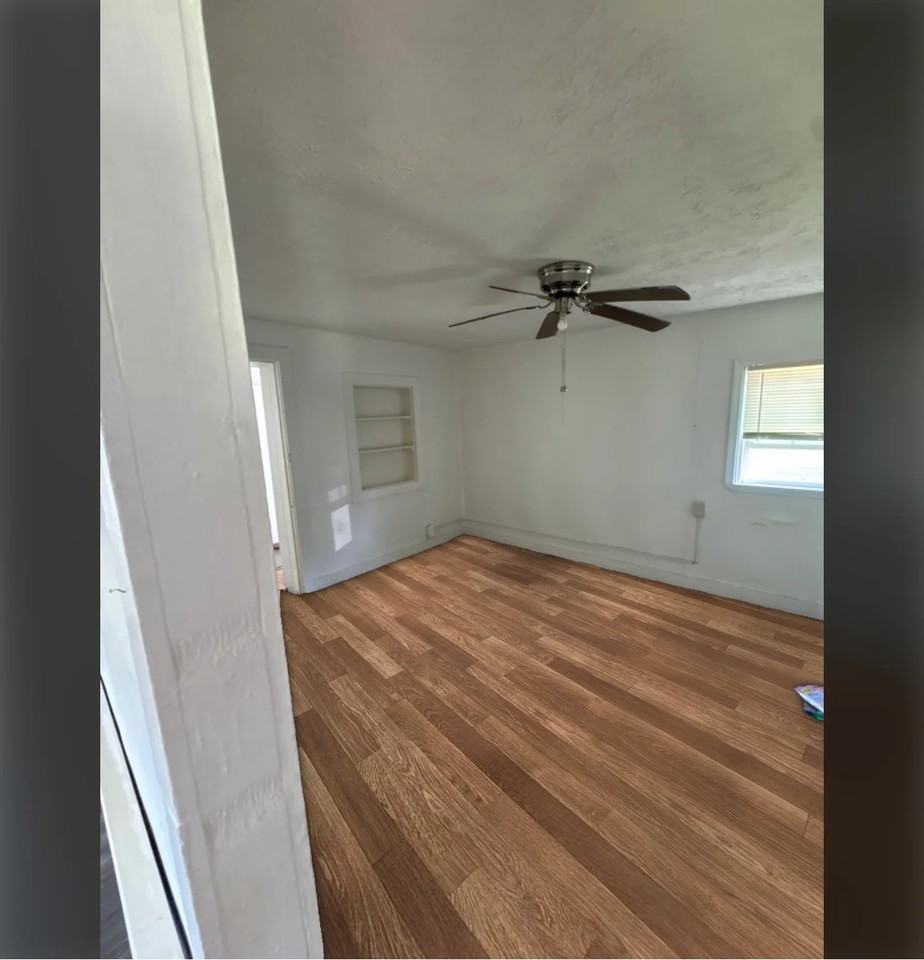 Laurel St - Photo 6 of 7