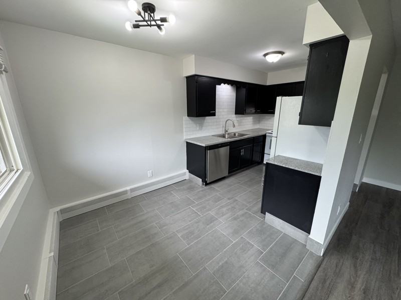 7902 Venus St - Photo 4 of 7