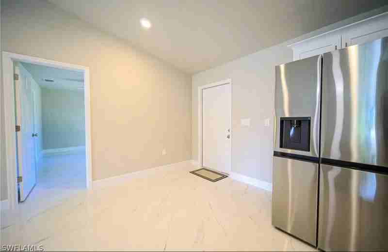 721 Knox Ave S - Photo 2 of 14