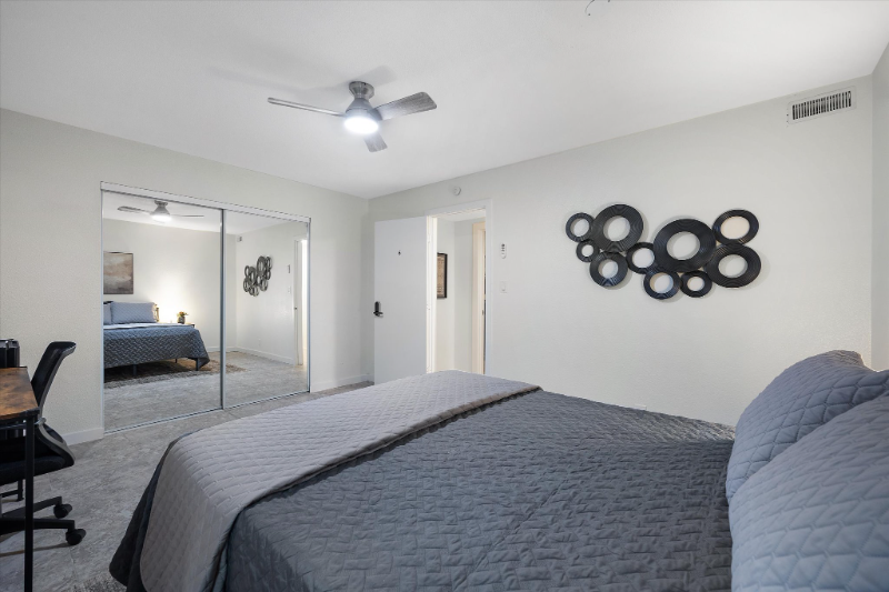 334 W Horseshoe Ave - Photo 3 of 11