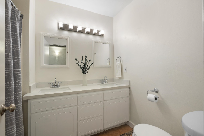 334 W Horseshoe Ave - Photo 7 of 11