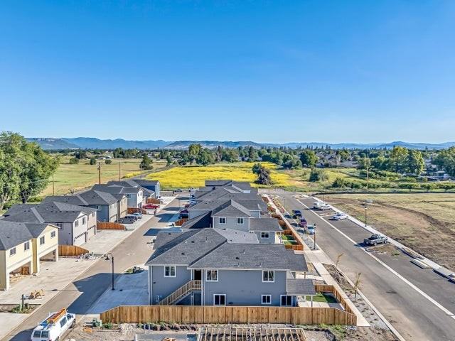 1127 Annalise St - Photo 2 of 12