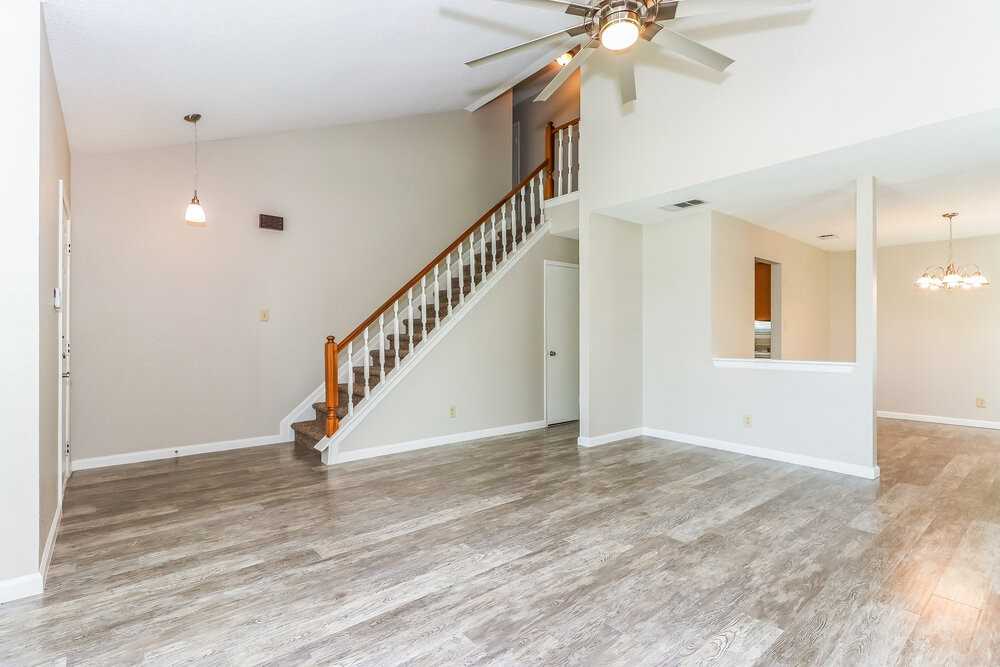 3645 Fairview Dr - Photo 3 of 19