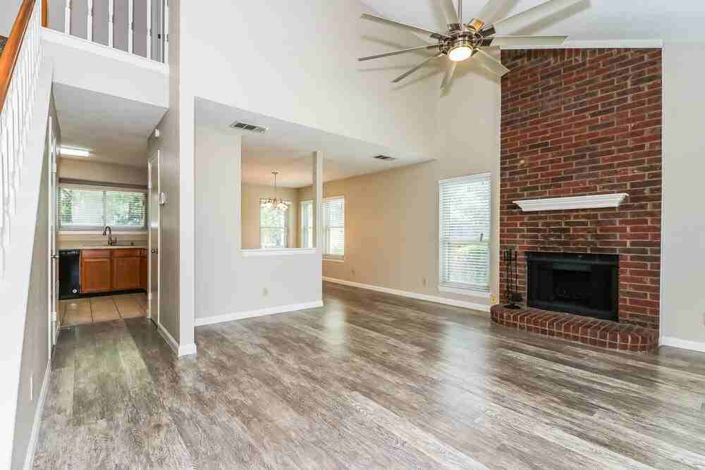 3645 Fairview Dr - Photo 4 of 19