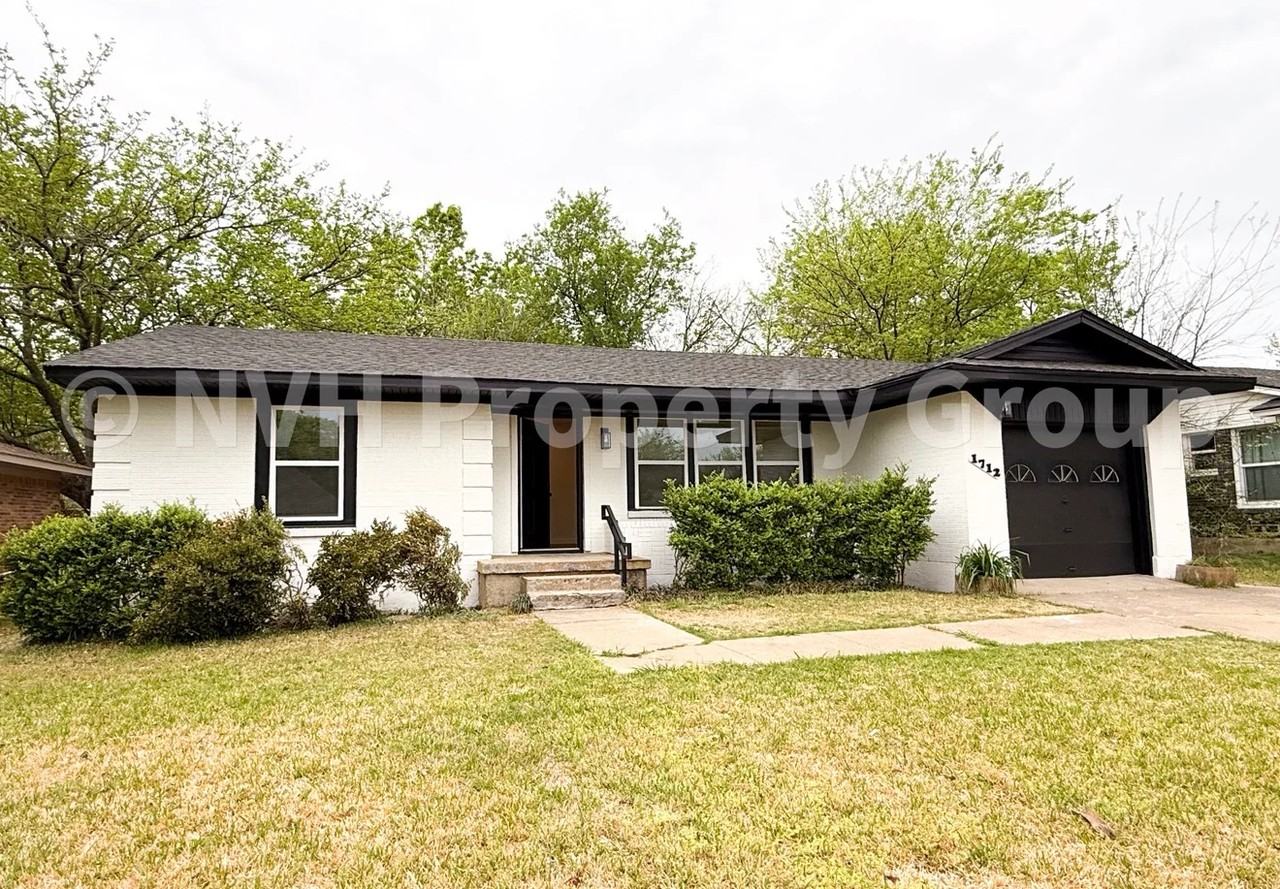 1712 W Birge St - Photo 2 of 12