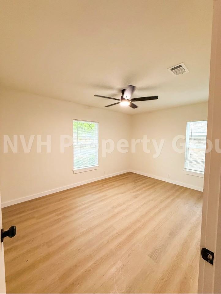 1712 W Birge St - Photo 7 of 12