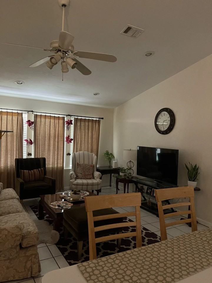 2210 Amelia Cir - Photo 4 of 7