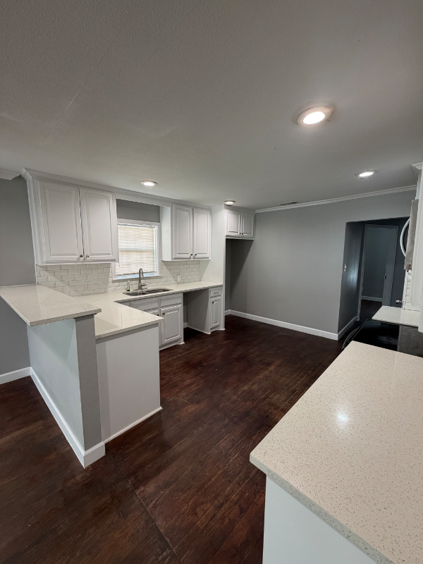 2815 Kingston St - Photo 3 of 11
