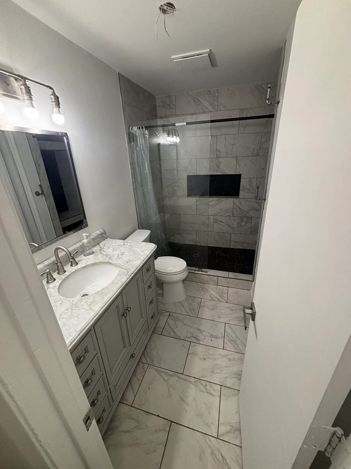 2218 Saunders St - Photo 2 of 13