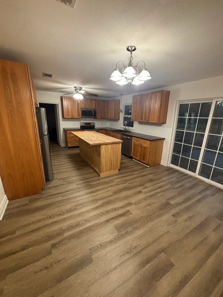 2218 Saunders St - Photo 3 of 13