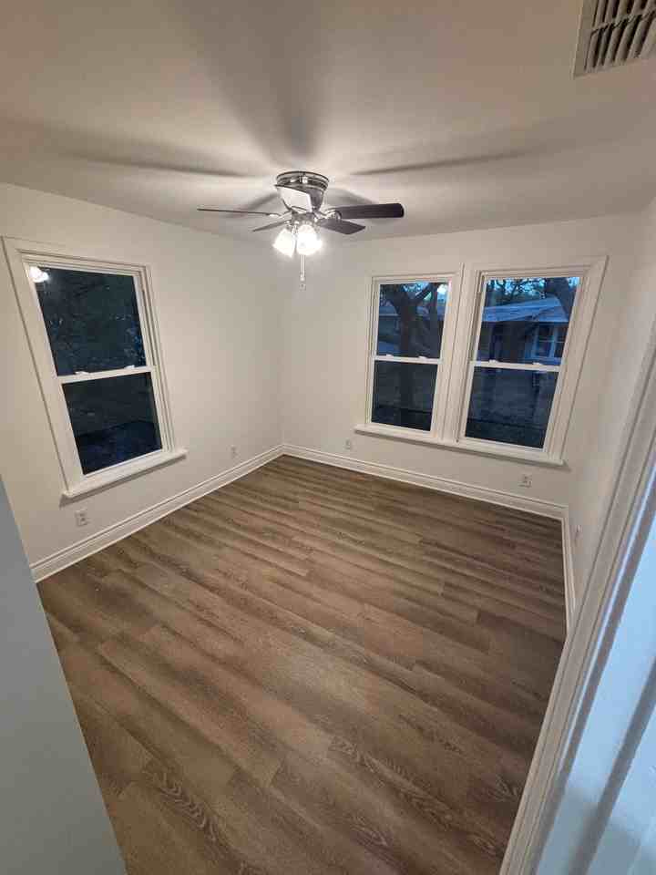 2218 Saunders St - Photo 7 of 13