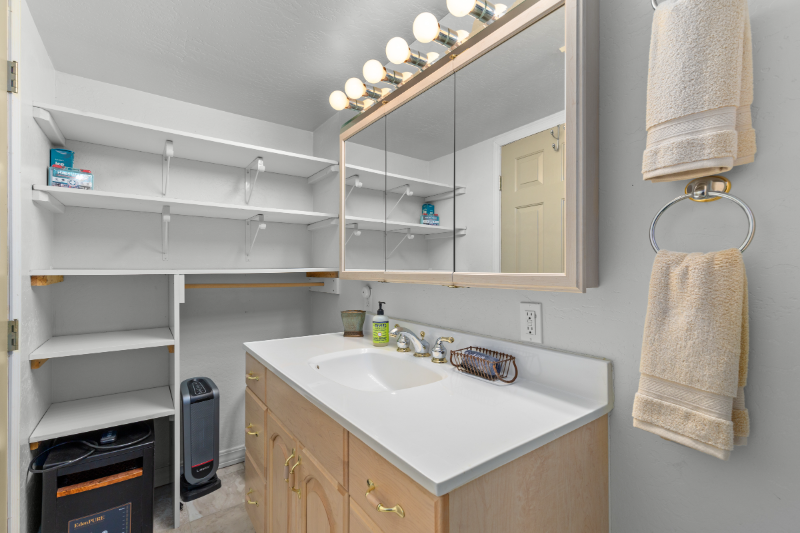 1204 Avenue E #B - Photo 7 of 8