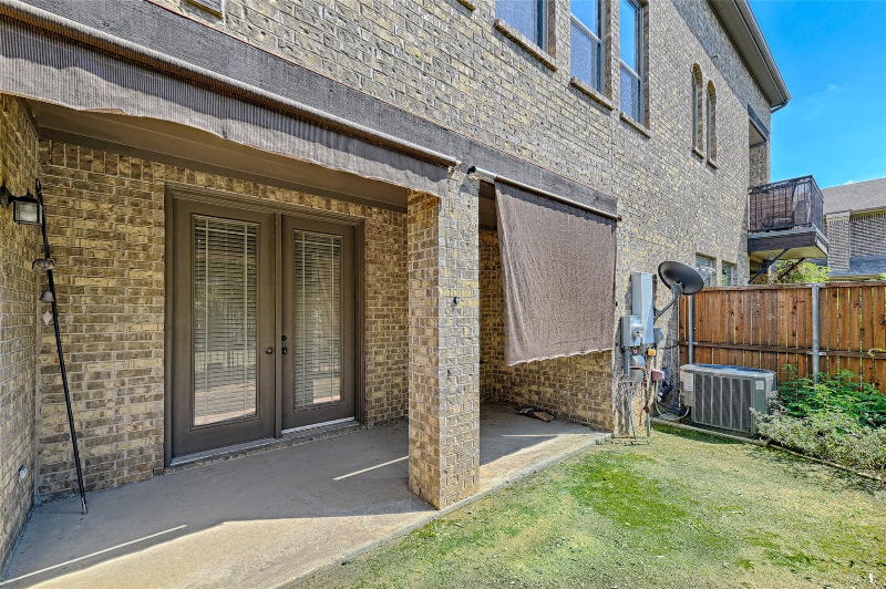 1605 Brook Glen Dr - Photo 3 of 17