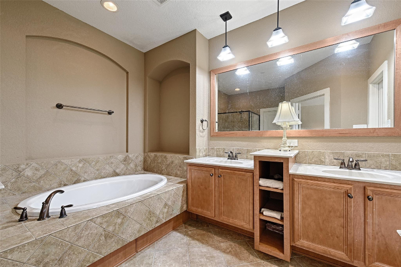 1605 Brook Glen Dr - Photo 5 of 17