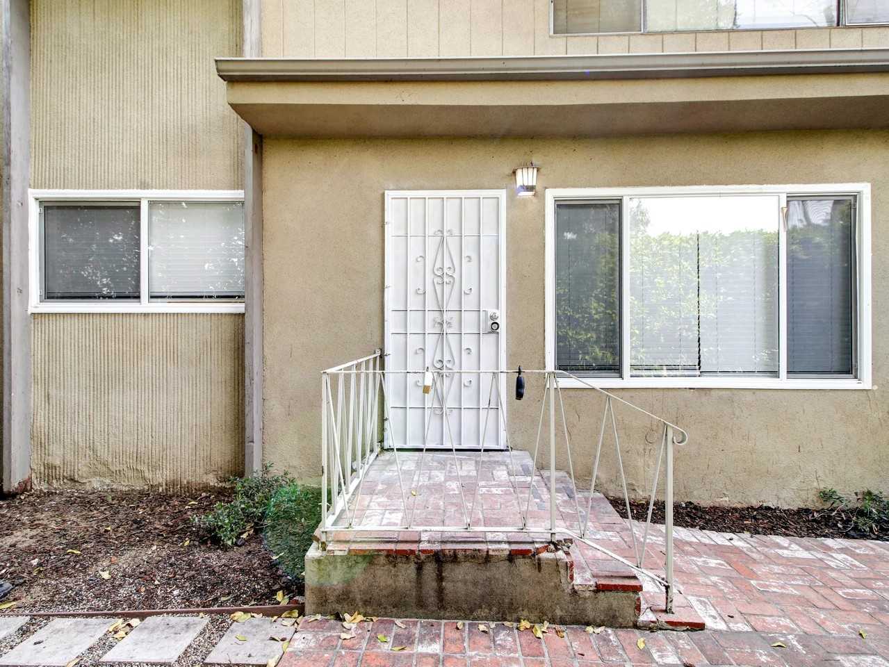 1040 N Sierra Bonita Ave #1 - Photo 5 of 40