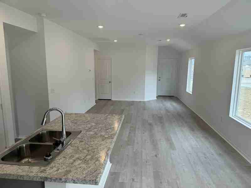 10700 Mason Dr - Photo 3 of 6