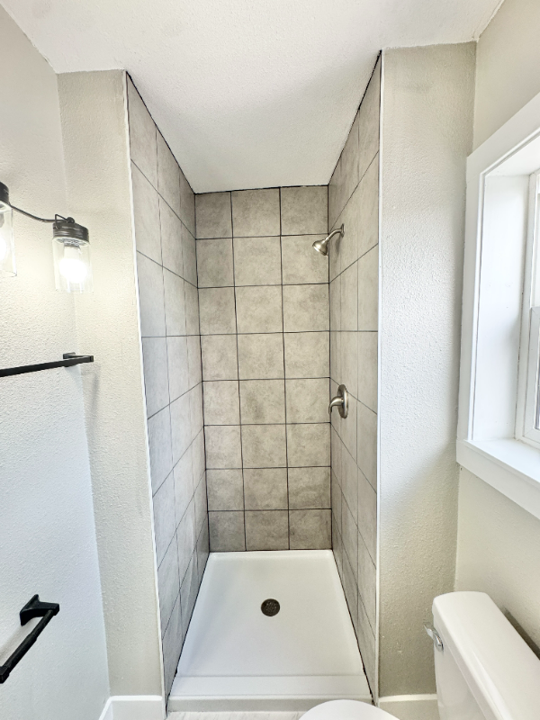 322 E Saint Vrain St - Photo 4 of 7