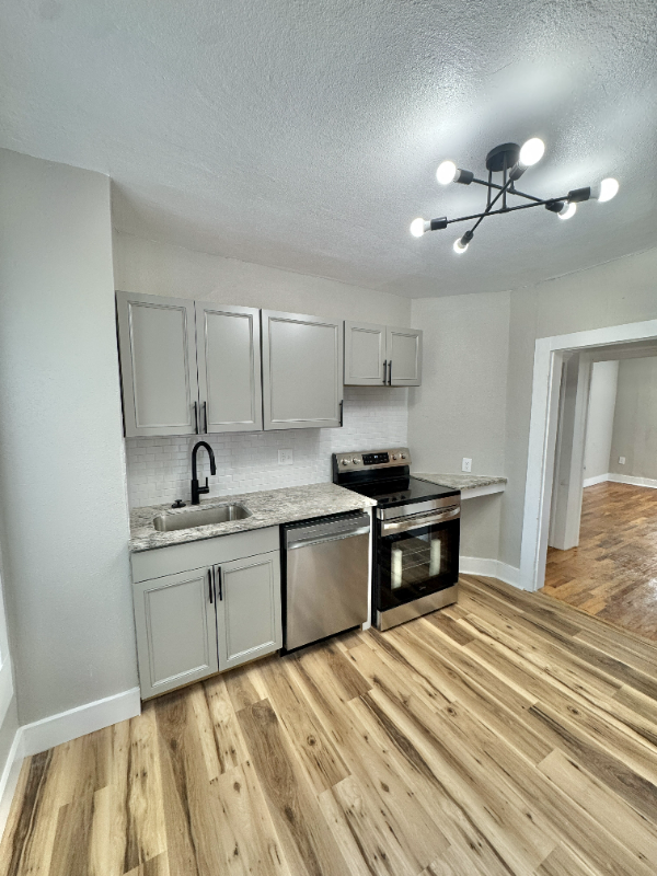 322 E Saint Vrain St - Photo 5 of 7