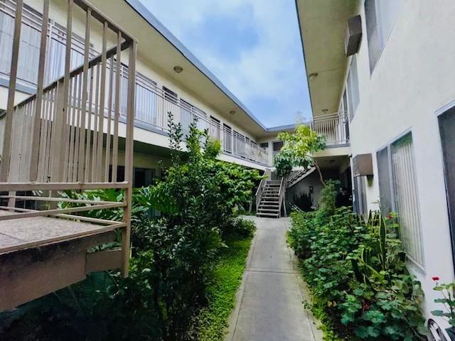 610 N Wilton Pl #3 - Photo 3 of 10